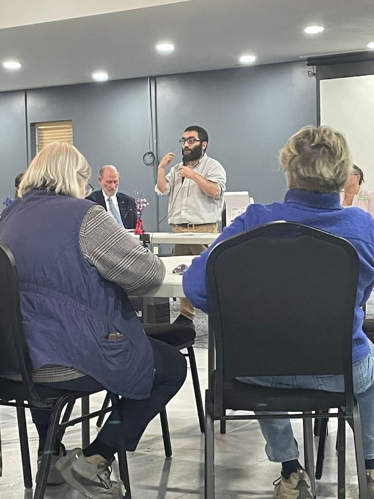Ace Parsi speaking at a candidate forum